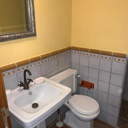 Rural House, Quiet Environment. Pool. Jacuzzi. Free Wifi 別荘 ビラフロール