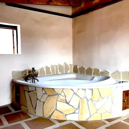別荘 Rural House, Quiet Environment. Pool. Jacuzzi. Free Wifi *