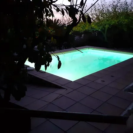 Rural House, Quiet Environment. Pool. Jacuzzi. Free Wifi 別荘 *