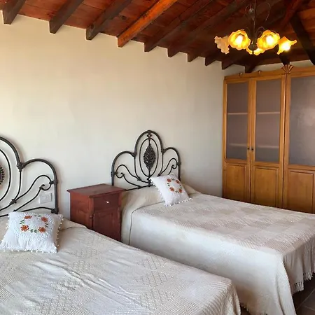 別荘 Rural House, Quiet Environment. Pool. Jacuzzi. Free Wifi
