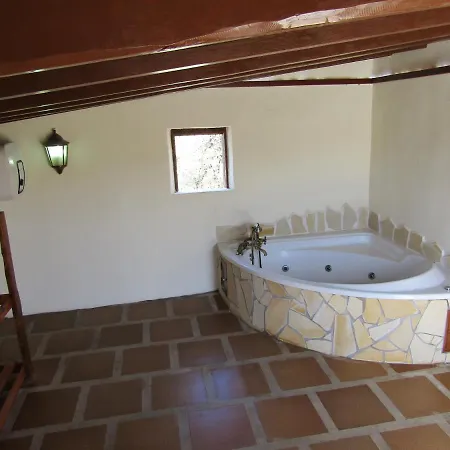 別荘 Rural House, Quiet Environment. Pool. Jacuzzi. Free Wifi