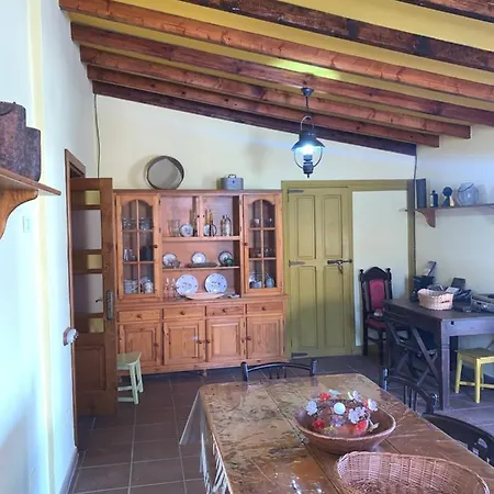 Feriehus Rural House, Quiet Environment. Pool. Jacuzzi. Free Wifi